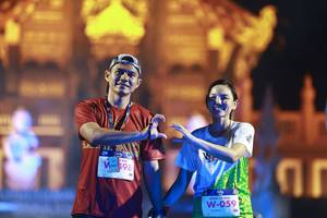 BIB: 198, 059
                            <button type="button" onclick="openModal(22342892)" class="btn btn-primary btn-sm float-right btn-popup" data-toggle="modal" data-target=".modal-high-quality">
                        <i class="fas fa-shopping-cart"></i> Add to Cart
                    </button>
                                            <button type="button" onclick="isThisMe(22342892, true)" class="btn btn-success btn-sm float-right btn-popup btn-isme hidden" data-toggle="tooltip" data-placement="bottom" title="นี่คือรูปของคุณใช่ไหม คลิกที่นี่เพื่อเอาเข้าอัลบั้ม">
                        <i class="fas fa-plus"></i> Add to album
                    </button>
                    <button type="button" onclick="isThisMe(22342892, false)" class="btn btn-warning btn-sm float-right btn-popup btn-isnotme hidden">
                        <i class="fas fa-ban"></i> Remove from album
                    </button>